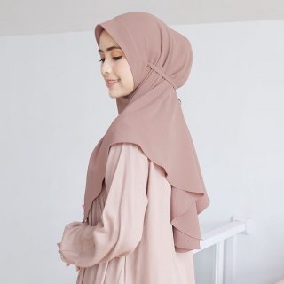 1. Femma Outfit - Khansa Hijab Instant, Berkesan Flowy