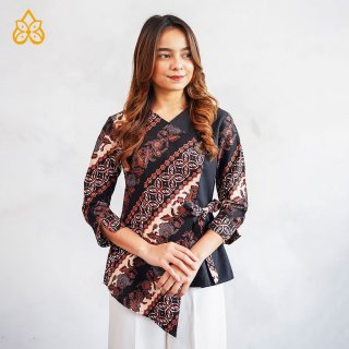 8. Batik Adyatma Lavani Wanita, Stylish dan Elegan