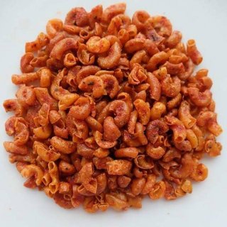 23. Snack Kiloan Makaroni Pedas, Camilan Nikmat Buat Ketagihan