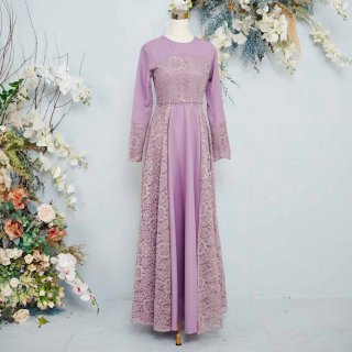 10. Ghaida Dress Gaun Pesta By Lyf, Simpel namun Tetap Menawan