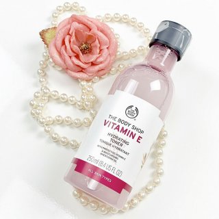 THE BODY SHOP Vitamin E Moisturising Toner 250ml 