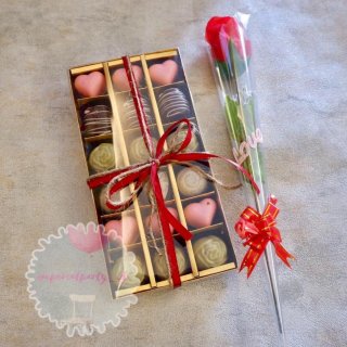 Paket Coklat Valentine Love Hati Isi 18 Dan Bunga
