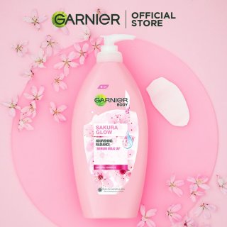 29. Garnier Sakura Glow Pinkish Hyaluron Body Lotion, Cerahkan Badan