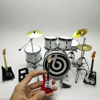 4. Miniatur Alat Musik Band, Cocok untuk Penyemangat Bermusik