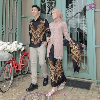 18. Anggita Mocca - Gaun Kebaya Batik Modern dengan Hiasan Payet Mutiara dan Payet Pasir