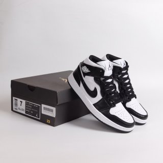 15. Sneakers Air Jordan yang Cocok dengan Style nya