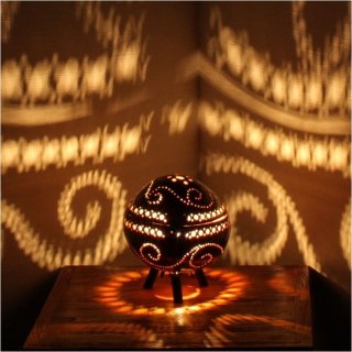 異空間ような幻想的な陰影が素敵