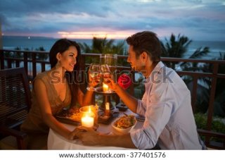 Makan Malam Romantis