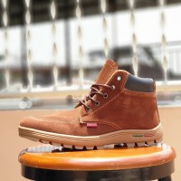15. Sepatu Boot Casual Pria Kickers High Top Suede, Gaya Stylish untuk Pria Petualang