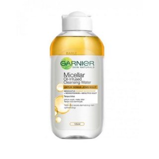 2. Garnier Micellar Biphase Oil Cleansing Water, Hempaskan Make-Up Membandel