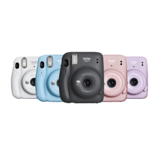 11. Fujifilm Instax Mini 11 Instant Camera, Desainnya Anak Muda Banget