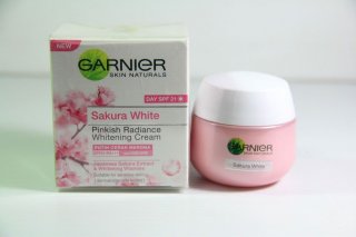 Garnier Sakura White Pinkish Radiance Whitening Cream