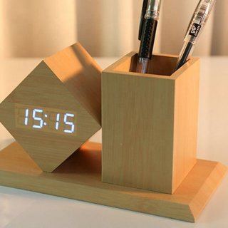 12. Jam LED dengan Kotak Pensil, si Pengingat Waktu yang Terbuat Manis dari Kayu