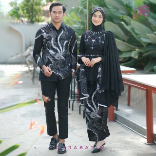22. Inayah Hitam - Gaun Kebaya Batik Modern untuk Kamu Pecinta Hitam