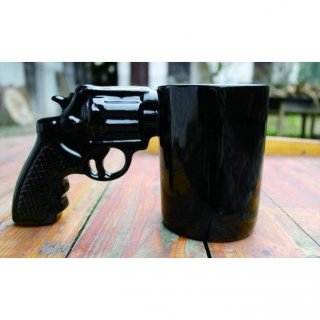 3. Gun Handle Mug Menambahkan Sensasi Saat Minum Teh atau Kopi