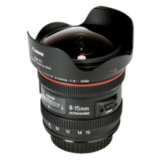 14. Canon Lensa EF 8-15mm f/4 Fish Eye