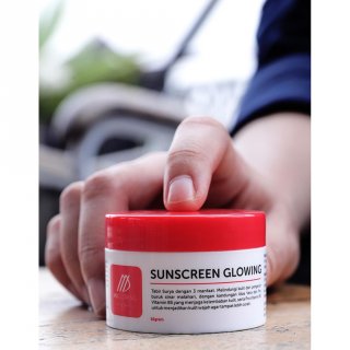 4. Sunscreen Glowing, Lindungi Kulit dari Efek Buruk Sinar Matahari