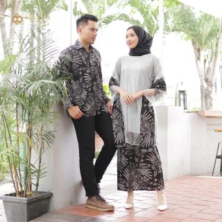 30. Kebaya Batik Couple Nabila Katun Prima yang Cocok untuk Pasangan 