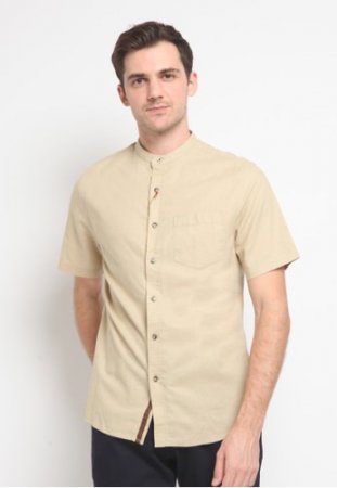 23. WOOD Short Sleeve Stand-up Collar Shirt, Minimalis dan Simpel