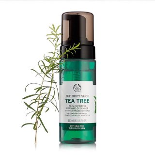 6. The Body Shop Tea Tree Skin Clearing Foaming Cleanser, Memiliki Aroma yang Menenangkan