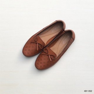 15. Elizabeth Shoes Sepatu – Loafers 491 052, Simpel Namun Bikin Kaki Makin Manis