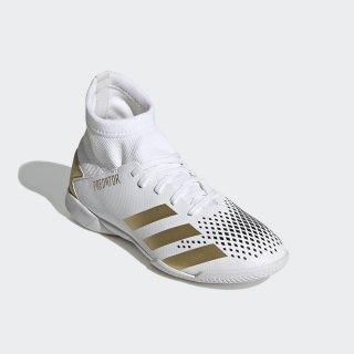 2. Sepatu Futsal 