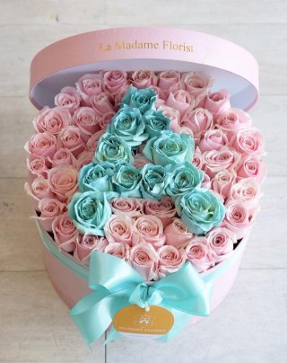 6. Initial Pastel Blossom Box, Pajangan Cantik yang Berkesan Romantis