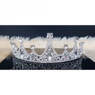2. Mahkota 37 Silver 100119, Tampil Ala Ratu yang Elegan