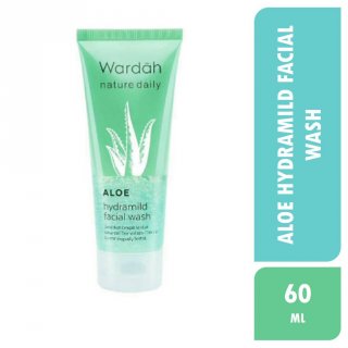 19. Wardah Nature Daily Aloe Hydramild Facial Wash, Wajah Segar, Ringan dan Wangi Menenangkan