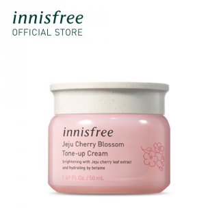 14. Innisfree Jeju Cherry Blossom Tone Up Cream untuk Tampilan Flawless Alami