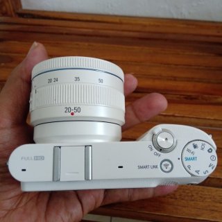 Kamera Mirrorless SAMSUNG NX1000