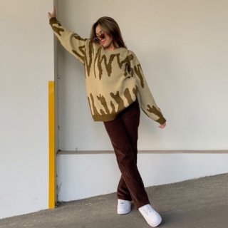 17. Stiego-Sweater Aurora Rajut, Motif Unik dengan Berbagai Pilihan Warna
