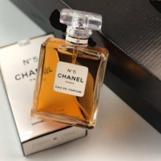 1. Chanel No 5 Eau de Parfum, Parfumnya Wanita Elegan