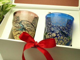 沖縄好きなお二人には、琉球ガラスのペアグラス