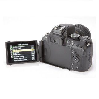 2. Nikon D5100, Cocok untuk Fotografer Kelas Menengah hingga Profesional