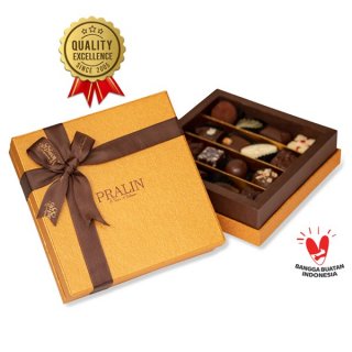 20. Chocolate Belgian Pralines Dalam Box yang Elegan 
