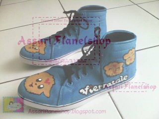 12. Assari Flanel Shop Sepatu Lukis Karakter, Terbuat dari Kain Flanel Berkualitas