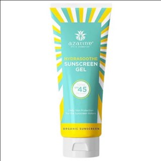 25. Azarine Hydrasoothe Sunscreen Gel SPF 45+++, dengan Formulasi Ringan
