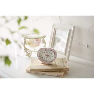 素朴な手作り感の中にオリジナリティーを表す時計をナチュラル好きな彼女へ