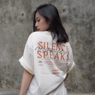 7. Poeticluzien T-shirt Silence Speak, Pilihan Atasan untuk Tampil Santai