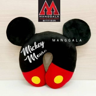 6. Bantal Leher Mickey Mouse Menemani Perjalanan Kamu