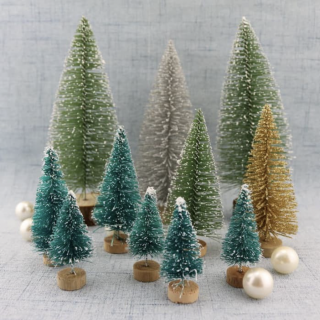 18. Pohon Natal Mini Untuk Hiasan Meja