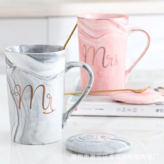 18. Ceramic Mug Motif Marble Mr dan Mrs, Ciptakan Kesan Romantis Saat Minum Kopi