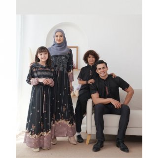 1. Hijabwanitacantik - Cilla Series Black Family Set