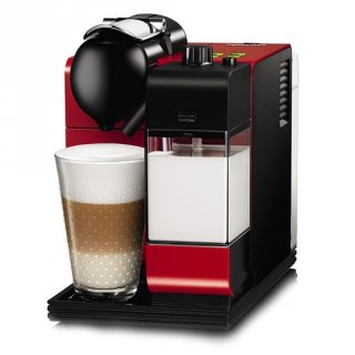 ワンボタンで簡単操作！
きめ細かな泡立ちを実現したエスプレッソマシーン