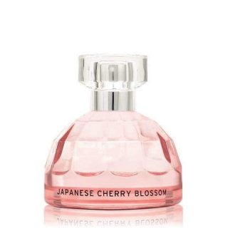 2. Parfum Cherry Blossom untuk Karakternya yang Ceria