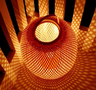 スイッチを入れると網目模様が広がる