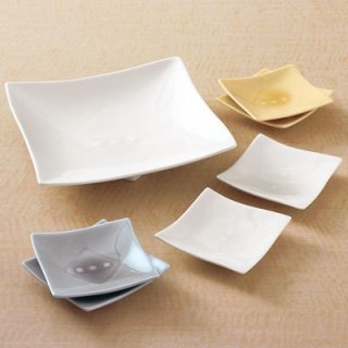 シンプルながらもおしゃれな和食器を
若い世代の夫婦の食卓に。