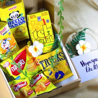 10. Hampers Snack Box Wisuda Kado Ulang Tahun Cewek, Isiannya Bisa Diseragamkan Warnanya