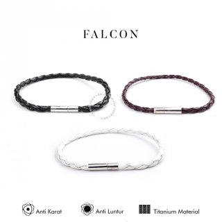 27. Emrys Falcon Leather Bracellet, Menggunakan Material Kulit Sintetis